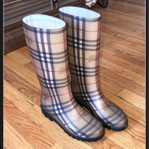 Burberry rain boots women